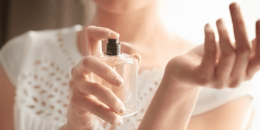 Die Kunst der Parfümhaltbarkeit: Tipps für langlebige Düfte von Kazaar Fragrances - Kazaar